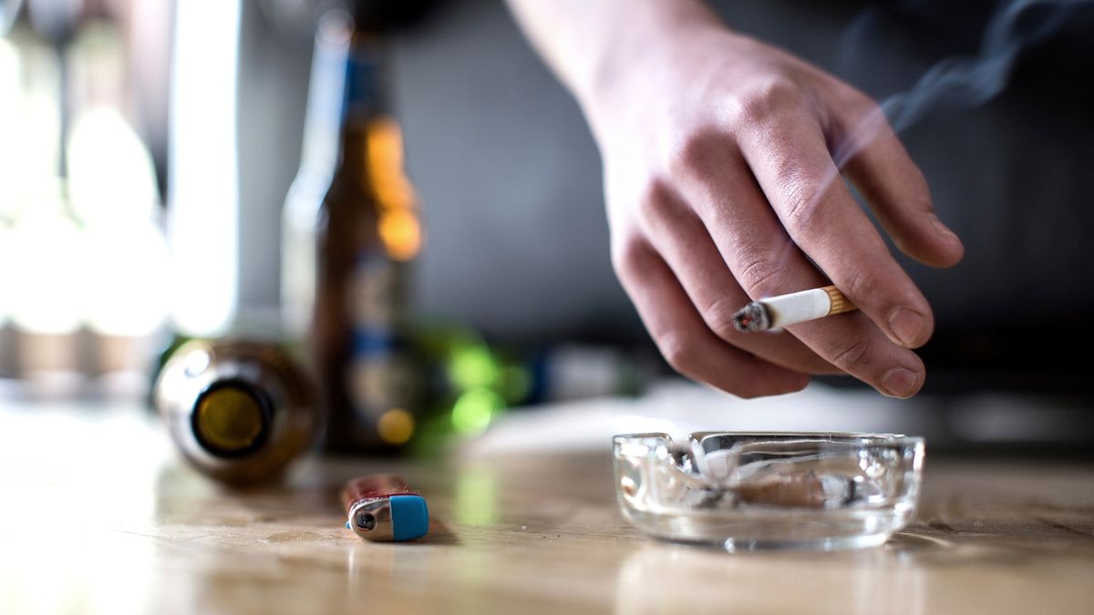 Pryč s tabákem. Nový Zéland chystá doživotní zákaz kouření pro mladé